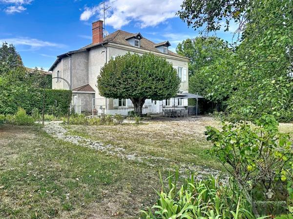 Vente                                                      Maison
                        
                     7 pièces                      290 m2                     à Renaison