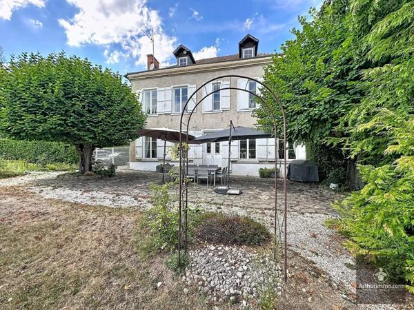 Vente                                                      Maison
                        
                     7 pièces                      290 m2                     à Renaison
