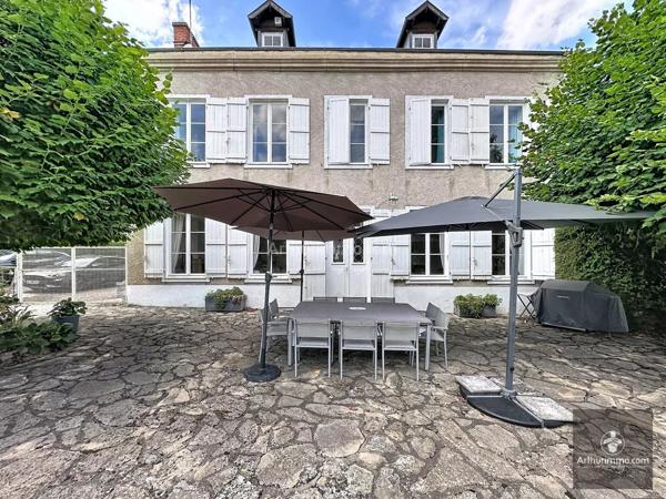 Vente                                                      Maison
                        
                     7 pièces                      290 m2                     à Renaison