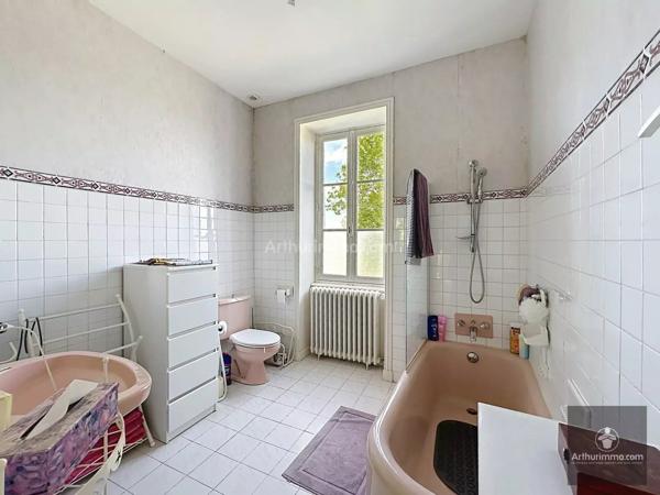 Vente                                                      Maison
                        
                     7 pièces                      290 m2                     à Renaison