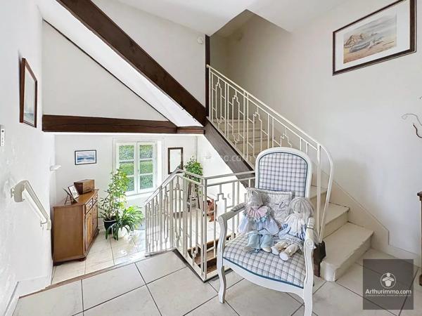 Vente                                                      Maison
                        
                     7 pièces                      290 m2                     à Renaison