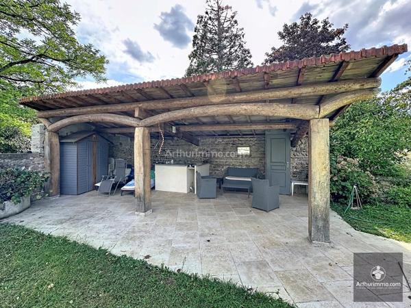 Vente                                                      Maison
                        
                     7 pièces                      290 m2                     à Renaison