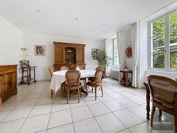 Vente                                                      Maison
                        
                     7 pièces                      290 m2                     à Renaison