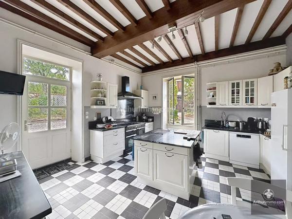 Vente                                                      Maison
                        
                     7 pièces                      290 m2                     à Renaison