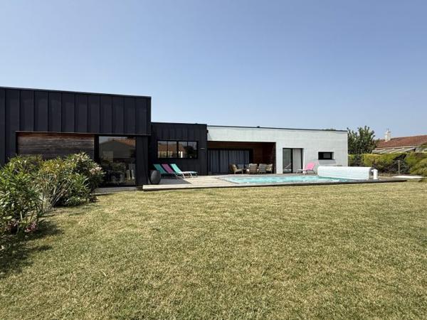 Maison plain-pied Cozes 200 m²