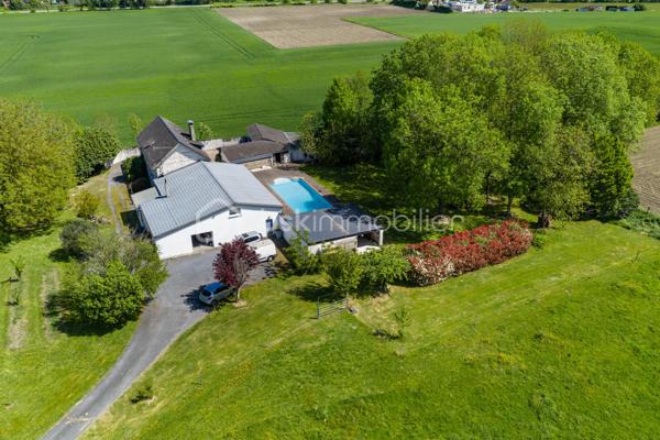 ✨ EXCLUSIVITE  AUX PORTES DE PAU ✨

Un lieu rare chargé d’histoire…

 Cet ancien moulin du XIXe siècle entièrement rénové développe environ 284 m² habitables au cœur d’un environnement privilégié de plus de 15 500 m² de parcelles.

Entre charme authentique et confort moderne, cette propriété unique séduira les amoureux de caractère et de nature.

Vous y découvrirez :
• une vaste habitation rénovée de 4 chambres
• une salle de bain et une salle d’eau
• deux WC
• une cuisine chaleureuse
. un vaste séjour de 78 m2 avec une superbe cheminée 
• trois  dressing
.une mezzanine de 18 m2 pouvant être aménagée comme une 5 -ème chambre 
• une belle buanderie avec coin cuisine aménagée 
• un grenier
• une cave voûtée en sous-sol, ancien passage d’eau à température constante de 17°

À l’extérieur :
• une superbe terrasse couverte d’environ 40 m²
• une grande piscine 
• une dépendance 
• un grand garage double chauffé et climatisé

Un bien d’exception mêlant cachet, volumes et sérénité, à seulement quelques minutes de Pau.

IDEAL POUR CHEVAUX 

📩 Plus d’informations et vidéo pour  dossier sérieux