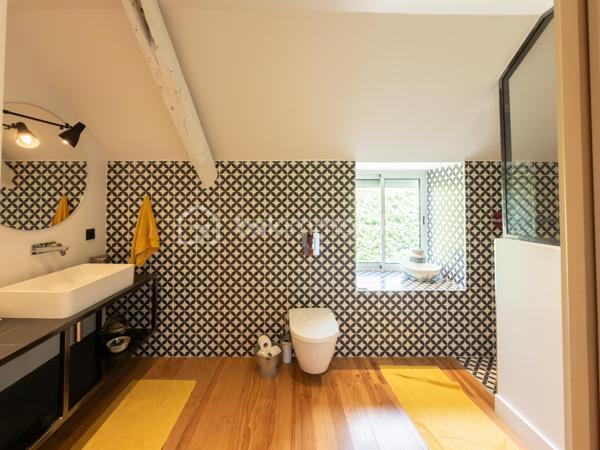 ✨ EXCLUSIVITE  AUX PORTES DE PAU ✨

Un lieu rare chargé d’histoire…

 Cet ancien moulin du XIXe siècle entièrement rénové développe environ 284 m² habitables au cœur d’un environnement privilégié de plus de 15 500 m² de parcelles.

Entre charme authentique et confort moderne, cette propriété unique séduira les amoureux de caractère et de nature.

Vous y découvrirez :
• une vaste habitation rénovée de 4 chambres
• une salle de bain et une salle d’eau
• deux WC
• une cuisine chaleureuse
. un vaste séjour de 78 m2 avec une superbe cheminée 
• trois  dressing
.une mezzanine de 18 m2 pouvant être aménagée comme une 5 -ème chambre 
• une belle buanderie avec coin cuisine aménagée 
• un grenier
• une cave voûtée en sous-sol, ancien passage d’eau à température constante de 17°

À l’extérieur :
• une superbe terrasse couverte d’environ 40 m²
• une grande piscine 
• une dépendance 
• un grand garage double chauffé et climatisé

Un bien d’exception mêlant cachet, volumes et sérénité, à seulement quelques minutes de Pau.

IDEAL POUR CHEVAUX 

📩 Plus d’informations et vidéo pour  dossier sérieux