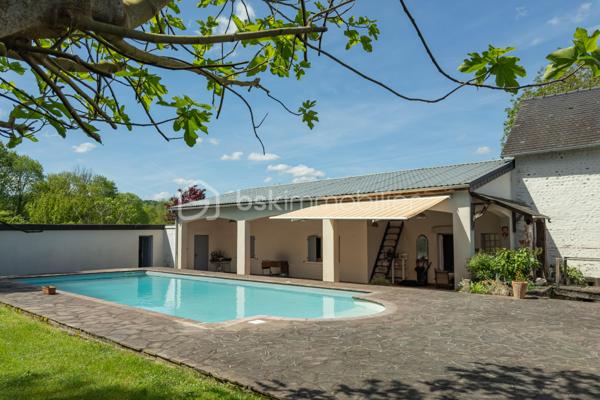 ✨ EXCLUSIVITE  AUX PORTES DE PAU ✨

Un lieu rare chargé d’histoire…

 Cet ancien moulin du XIXe siècle entièrement rénové développe environ 284 m² habitables au cœur d’un environnement privilégié de plus de 15 500 m² de parcelles.

Entre charme authentique et confort moderne, cette propriété unique séduira les amoureux de caractère et de nature.

Vous y découvrirez :
• une vaste habitation rénovée de 4 chambres
• une salle de bain et une salle d’eau
• deux WC
• une cuisine chaleureuse
. un vaste séjour de 78 m2 avec une superbe cheminée 
• trois  dressing
.une mezzanine de 18 m2 pouvant être aménagée comme une 5 -ème chambre 
• une belle buanderie avec coin cuisine aménagée 
• un grenier
• une cave voûtée en sous-sol, ancien passage d’eau à température constante de 17°

À l’extérieur :
• une superbe terrasse couverte d’environ 40 m²
• une grande piscine 
• une dépendance 
• un grand garage double chauffé et climatisé

Un bien d’exception mêlant cachet, volumes et sérénité, à seulement quelques minutes de Pau.

IDEAL POUR CHEVAUX 

📩 Plus d’informations et vidéo pour  dossier sérieux