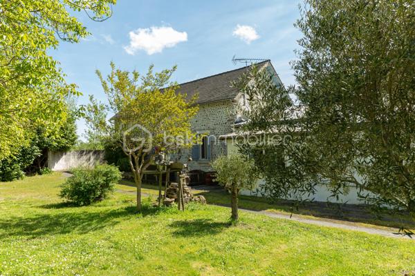 ✨ EXCLUSIVITE  AUX PORTES DE PAU ✨

Un lieu rare chargé d’histoire…

 Cet ancien moulin du XIXe siècle entièrement rénové développe environ 284 m² habitables au cœur d’un environnement privilégié de plus de 15 500 m² de parcelles.

Entre charme authentique et confort moderne, cette propriété unique séduira les amoureux de caractère et de nature.

Vous y découvrirez :
• une vaste habitation rénovée de 4 chambres
• une salle de bain et une salle d’eau
• deux WC
• une cuisine chaleureuse
. un vaste séjour de 78 m2 avec une superbe cheminée 
• trois  dressing
.une mezzanine de 18 m2 pouvant être aménagée comme une 5 -ème chambre 
• une belle buanderie avec coin cuisine aménagée 
• un grenier
• une cave voûtée en sous-sol, ancien passage d’eau à température constante de 17°

À l’extérieur :
• une superbe terrasse couverte d’environ 40 m²
• une grande piscine 
• une dépendance 
• un grand garage double chauffé et climatisé

Un bien d’exception mêlant cachet, volumes et sérénité, à seulement quelques minutes de Pau.

IDEAL POUR CHEVAUX 

📩 Plus d’informations et vidéo pour  dossier sérieux