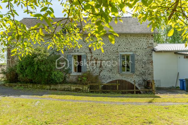 ✨ EXCLUSIVITE  AUX PORTES DE PAU ✨

Un lieu rare chargé d’histoire…

 Cet ancien moulin du XIXe siècle entièrement rénové développe environ 284 m² habitables au cœur d’un environnement privilégié de plus de 15 500 m² de parcelles.

Entre charme authentique et confort moderne, cette propriété unique séduira les amoureux de caractère et de nature.

Vous y découvrirez :
• une vaste habitation rénovée de 4 chambres
• une salle de bain et une salle d’eau
• deux WC
• une cuisine chaleureuse
. un vaste séjour de 78 m2 avec une superbe cheminée 
• trois  dressing
.une mezzanine de 18 m2 pouvant être aménagée comme une 5 -ème chambre 
• une belle buanderie avec coin cuisine aménagée 
• un grenier
• une cave voûtée en sous-sol, ancien passage d’eau à température constante de 17°

À l’extérieur :
• une superbe terrasse couverte d’environ 40 m²
• une grande piscine 
• une dépendance 
• un grand garage double chauffé et climatisé

Un bien d’exception mêlant cachet, volumes et sérénité, à seulement quelques minutes de Pau.

IDEAL POUR CHEVAUX 

📩 Plus d’informations et vidéo pour  dossier sérieux