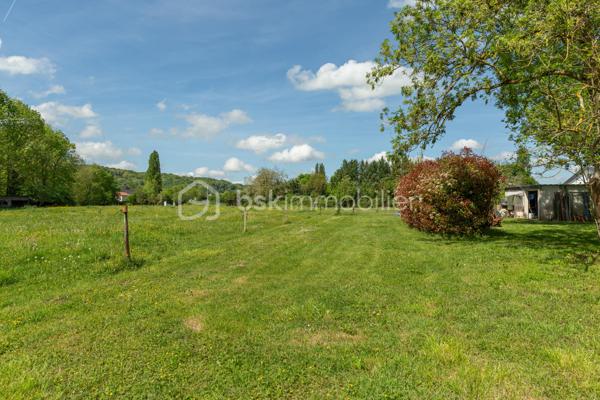 ✨ EXCLUSIVITE  AUX PORTES DE PAU ✨

Un lieu rare chargé d’histoire…

 Cet ancien moulin du XIXe siècle entièrement rénové développe environ 284 m² habitables au cœur d’un environnement privilégié de plus de 15 500 m² de parcelles.

Entre charme authentique et confort moderne, cette propriété unique séduira les amoureux de caractère et de nature.

Vous y découvrirez :
• une vaste habitation rénovée de 4 chambres
• une salle de bain et une salle d’eau
• deux WC
• une cuisine chaleureuse
. un vaste séjour de 78 m2 avec une superbe cheminée 
• trois  dressing
.une mezzanine de 18 m2 pouvant être aménagée comme une 5 -ème chambre 
• une belle buanderie avec coin cuisine aménagée 
• un grenier
• une cave voûtée en sous-sol, ancien passage d’eau à température constante de 17°

À l’extérieur :
• une superbe terrasse couverte d’environ 40 m²
• une grande piscine 
• une dépendance 
• un grand garage double chauffé et climatisé

Un bien d’exception mêlant cachet, volumes et sérénité, à seulement quelques minutes de Pau.

IDEAL POUR CHEVAUX 

📩 Plus d’informations et vidéo pour  dossier sérieux