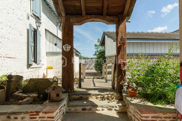 ✨ EXCLUSIVITE  AUX PORTES DE PAU ✨

Un lieu rare chargé d’histoire…

 Cet ancien moulin du XIXe siècle entièrement rénové développe environ 284 m² habitables au cœur d’un environnement privilégié de plus de 15 500 m² de parcelles.

Entre charme authentique et confort moderne, cette propriété unique séduira les amoureux de caractère et de nature.

Vous y découvrirez :
• une vaste habitation rénovée de 4 chambres
• une salle de bain et une salle d’eau
• deux WC
• une cuisine chaleureuse
. un vaste séjour de 78 m2 avec une superbe cheminée 
• trois  dressing
.une mezzanine de 18 m2 pouvant être aménagée comme une 5 -ème chambre 
• une belle buanderie avec coin cuisine aménagée 
• un grenier
• une cave voûtée en sous-sol, ancien passage d’eau à température constante de 17°

À l’extérieur :
• une superbe terrasse couverte d’environ 40 m²
• une grande piscine 
• une dépendance 
• un grand garage double chauffé et climatisé

Un bien d’exception mêlant cachet, volumes et sérénité, à seulement quelques minutes de Pau.

IDEAL POUR CHEVAUX 

📩 Plus d’informations et vidéo pour  dossier sérieux