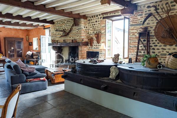✨ EXCLUSIVITE  AUX PORTES DE PAU ✨

Un lieu rare chargé d’histoire…

 Cet ancien moulin du XIXe siècle entièrement rénové développe environ 284 m² habitables au cœur d’un environnement privilégié de plus de 15 500 m² de parcelles.

Entre charme authentique et confort moderne, cette propriété unique séduira les amoureux de caractère et de nature.

Vous y découvrirez :
• une vaste habitation rénovée de 4 chambres
• une salle de bain et une salle d’eau
• deux WC
• une cuisine chaleureuse
. un vaste séjour de 78 m2 avec une superbe cheminée 
• trois  dressing
.une mezzanine de 18 m2 pouvant être aménagée comme une 5 -ème chambre 
• une belle buanderie avec coin cuisine aménagée 
• un grenier
• une cave voûtée en sous-sol, ancien passage d’eau à température constante de 17°

À l’extérieur :
• une superbe terrasse couverte d’environ 40 m²
• une grande piscine 
• une dépendance 
• un grand garage double chauffé et climatisé

Un bien d’exception mêlant cachet, volumes et sérénité, à seulement quelques minutes de Pau.

IDEAL POUR CHEVAUX 

📩 Plus d’informations et vidéo pour  dossier sérieux