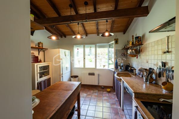 ✨ EXCLUSIVITE  AUX PORTES DE PAU ✨

Un lieu rare chargé d’histoire…

 Cet ancien moulin du XIXe siècle entièrement rénové développe environ 284 m² habitables au cœur d’un environnement privilégié de plus de 15 500 m² de parcelles.

Entre charme authentique et confort moderne, cette propriété unique séduira les amoureux de caractère et de nature.

Vous y découvrirez :
• une vaste habitation rénovée de 4 chambres
• une salle de bain et une salle d’eau
• deux WC
• une cuisine chaleureuse
. un vaste séjour de 78 m2 avec une superbe cheminée 
• trois  dressing
.une mezzanine de 18 m2 pouvant être aménagée comme une 5 -ème chambre 
• une belle buanderie avec coin cuisine aménagée 
• un grenier
• une cave voûtée en sous-sol, ancien passage d’eau à température constante de 17°

À l’extérieur :
• une superbe terrasse couverte d’environ 40 m²
• une grande piscine 
• une dépendance 
• un grand garage double chauffé et climatisé

Un bien d’exception mêlant cachet, volumes et sérénité, à seulement quelques minutes de Pau.

IDEAL POUR CHEVAUX 

📩 Plus d’informations et vidéo pour  dossier sérieux