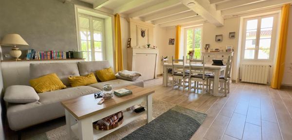 Beaucoup de Charme pour cette  Charentaise et ses 4 gîtes