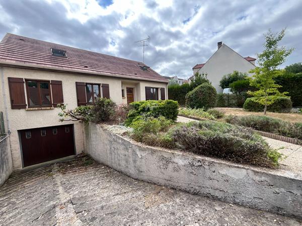 Maison à vendre à Saint Ouen L'Aumône - Référence 11025 €389 000 ** - Référence 11025