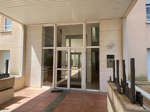 Idéal investissement Centre ANGERS (49) Duplex 2 pièces avec mezzanine, Place parking sécurisée. Ascenseur