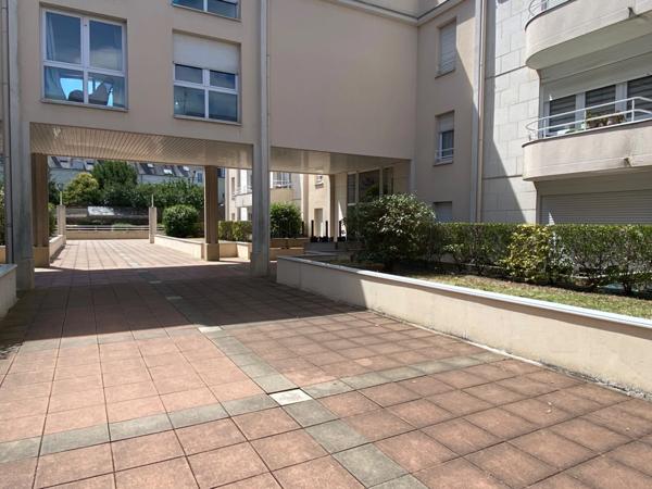 Idéal investissement Centre ANGERS (49) Duplex 2 pièces avec mezzanine, Place parking sécurisée. Ascenseur