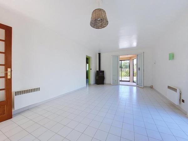 Villa 3 faces avec piscine à 200 m du lac!