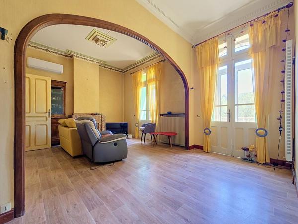 Une authentique maison de caractère aux volumes remarquables, idéale pour une grande famille ou un projet touristique.