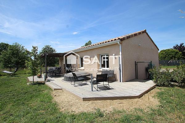 EN VENTE INTERACTIVE : Villa récente de plain-pied avec espace bien-être et vue campagne