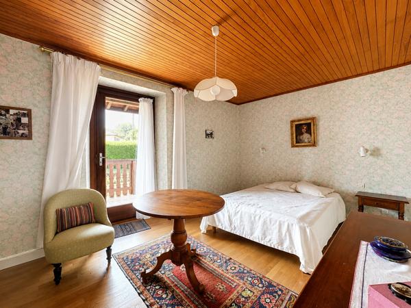 Maison
         6 pièces
        - 155 m² Exclusivité 440 000 € *