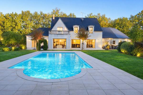 Maison à vendre 9 pièces avec 5 chambres à LAVAL (53)