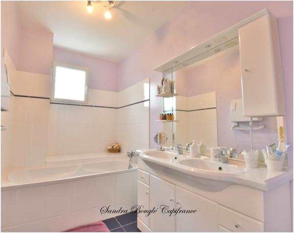 Maison à vendre 9 pièces avec 5 chambres à LAVAL (53)