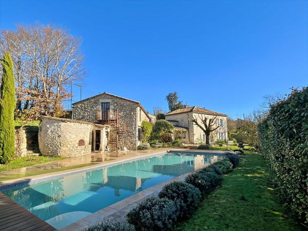 A VENDRE - Superbe maison en pierre avec dépendance et piscine