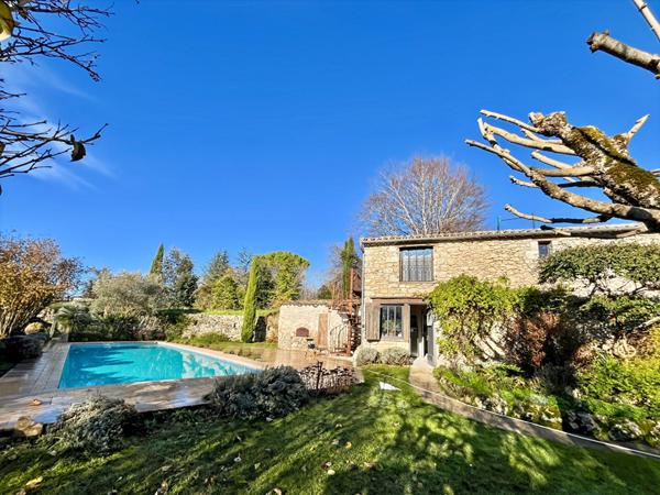 A VENDRE - Superbe maison en pierre avec dépendance et piscine