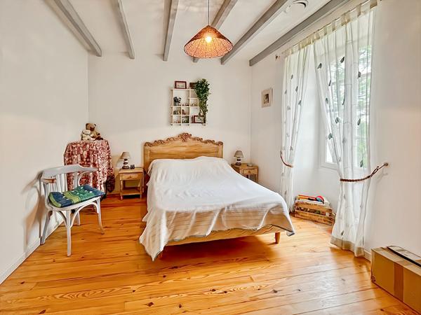 A VENDRE - Superbe maison en pierre avec dépendance et piscine