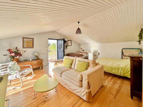 A VENDRE - Superbe maison en pierre avec dépendance et piscine