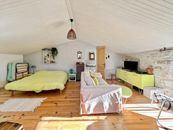 A VENDRE - Superbe maison en pierre avec dépendance et piscine