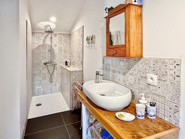 A VENDRE - Superbe maison en pierre avec dépendance et piscine