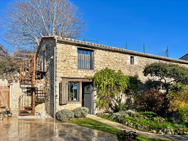 A VENDRE - Superbe maison en pierre avec dépendance et piscine