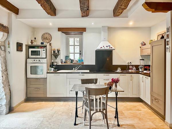 A VENDRE - Superbe maison en pierre avec dépendance et piscine