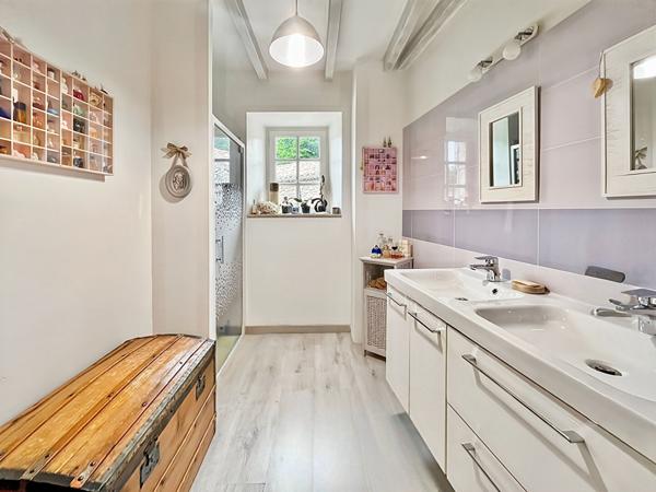 A VENDRE - Superbe maison en pierre avec dépendance et piscine