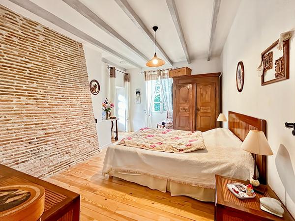 A VENDRE - Superbe maison en pierre avec dépendance et piscine
