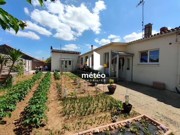 Charmant ensemble de deux maisons entièrement rénovées de 124 m² au coeur du village de Sainte Hermine
