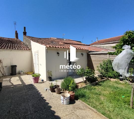 Charmant ensemble de deux maisons entièrement rénovées de 124 m² au coeur du village de Sainte Hermine