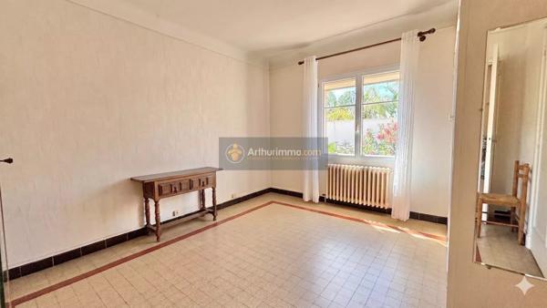 Vente                                                      Villa
                        
                     6 pièces                      126 m2                     à Saint-Aygulf