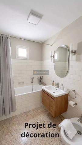 Vente                                                      Villa
                        
                     6 pièces                      126 m2                     à Saint-Aygulf