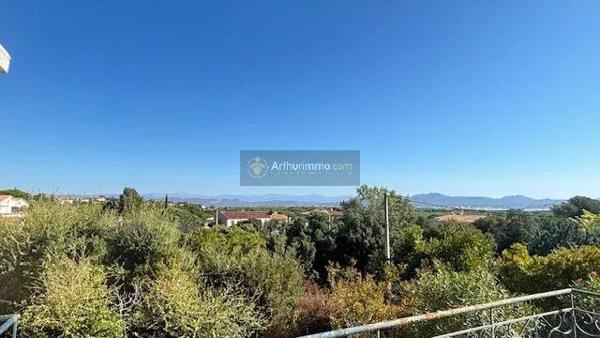 Vente                                                      Villa
                        
                     6 pièces                      126 m2                     à Saint-Aygulf