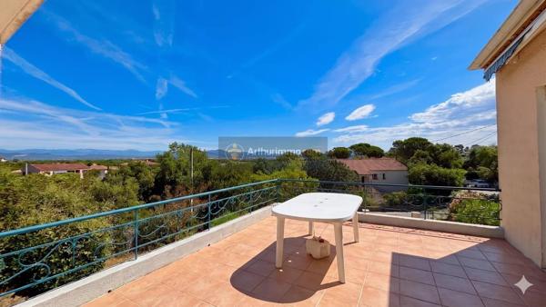 Vente                                                      Villa
                        
                     6 pièces                      126 m2                     à Saint-Aygulf