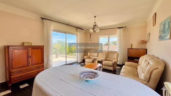 Vente                                                      Villa
                        
                     6 pièces                      126 m2                     à Saint-Aygulf