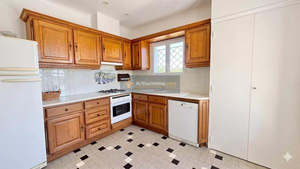 Vente                                                      Villa
                        
                     6 pièces                      126 m2                     à Saint-Aygulf