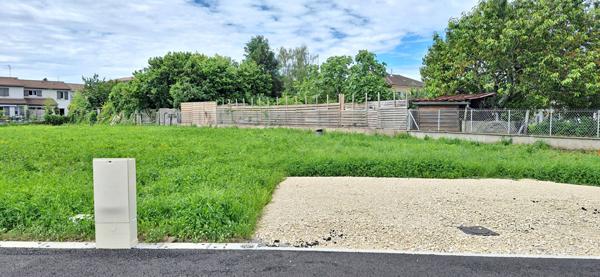 Centre ville de Bourg En Bresse , beau terrain à bâtir de  673m2 viabilisé.