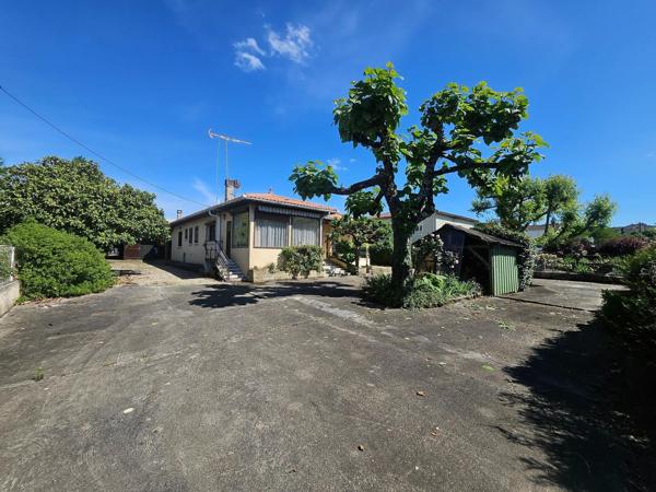 MAISON DE VILLAGE AVEC UN DOUBLE GARAGE