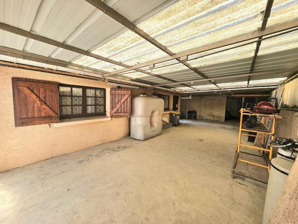 MAISON DE VILLAGE AVEC UN DOUBLE GARAGE