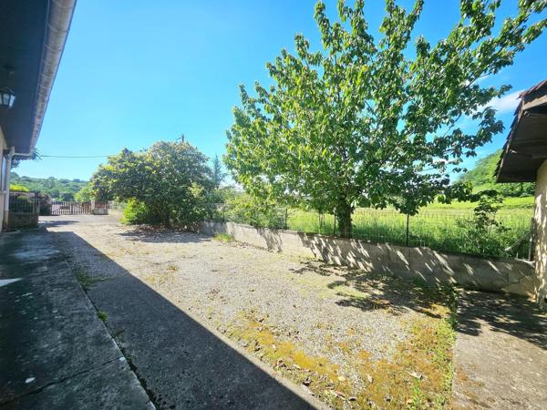 MAISON DE VILLAGE AVEC UN DOUBLE GARAGE